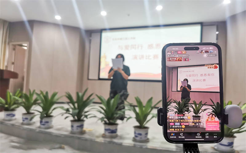 以青春之聲，解構(gòu)感恩的多元表達(dá)—我校舉辦主