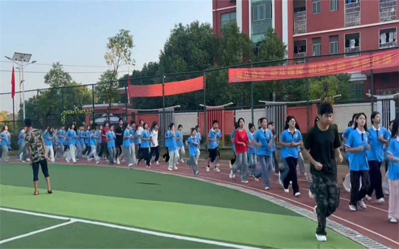 養(yǎng)成良好習(xí)慣，每日早操促進(jìn)學(xué)生健康成長